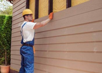 5 Benefits of Working With a Local Siding Contractor